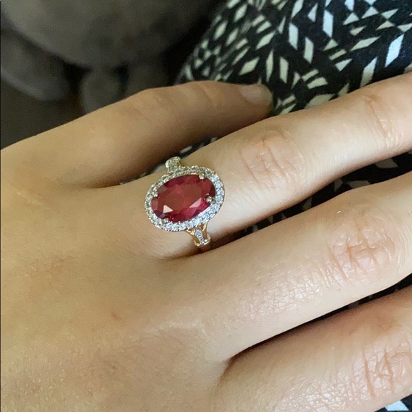 Gorgeous 18k Gold plated oval cut ruby ring - Picture 6 of 9